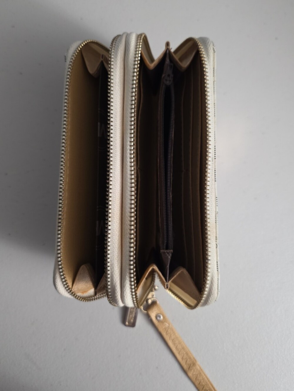 Michael Kors White Signature Zip Wallet with Tan Wristlet - Picture 3 of 7